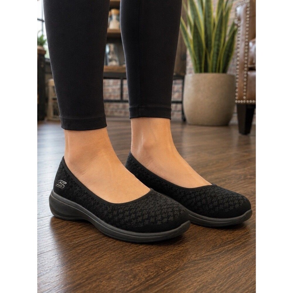 NWOB Skechers Black Women’s US Sz10 Air Cooled Memory Foam Slip On Shoes Comfort